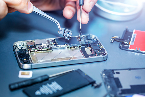 MOBILE CAMERA REPAIR 5 istockphoto 933640670 170667a
